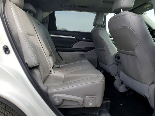 2016 TOYOTA HIGHLANDER