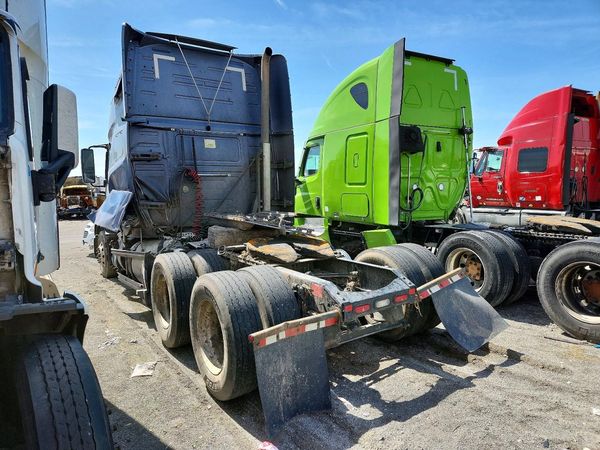 2019 VOLVO VNL