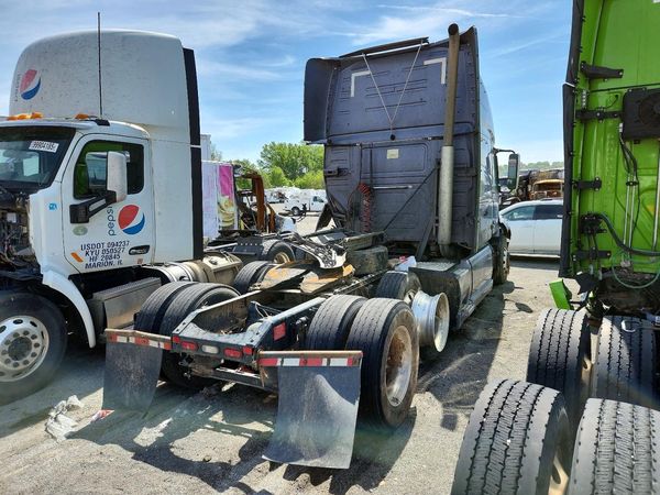 2019 VOLVO VNL