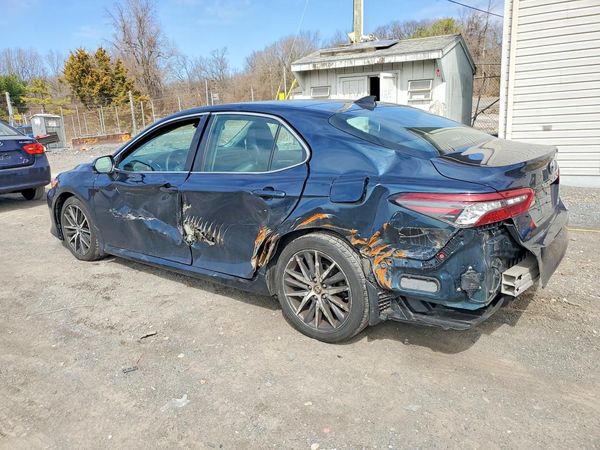 2021 TOYOTA CAMRY XLE