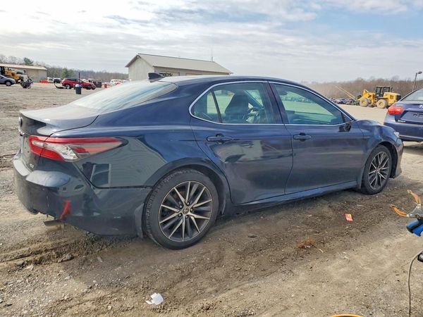 2021 TOYOTA CAMRY XLE