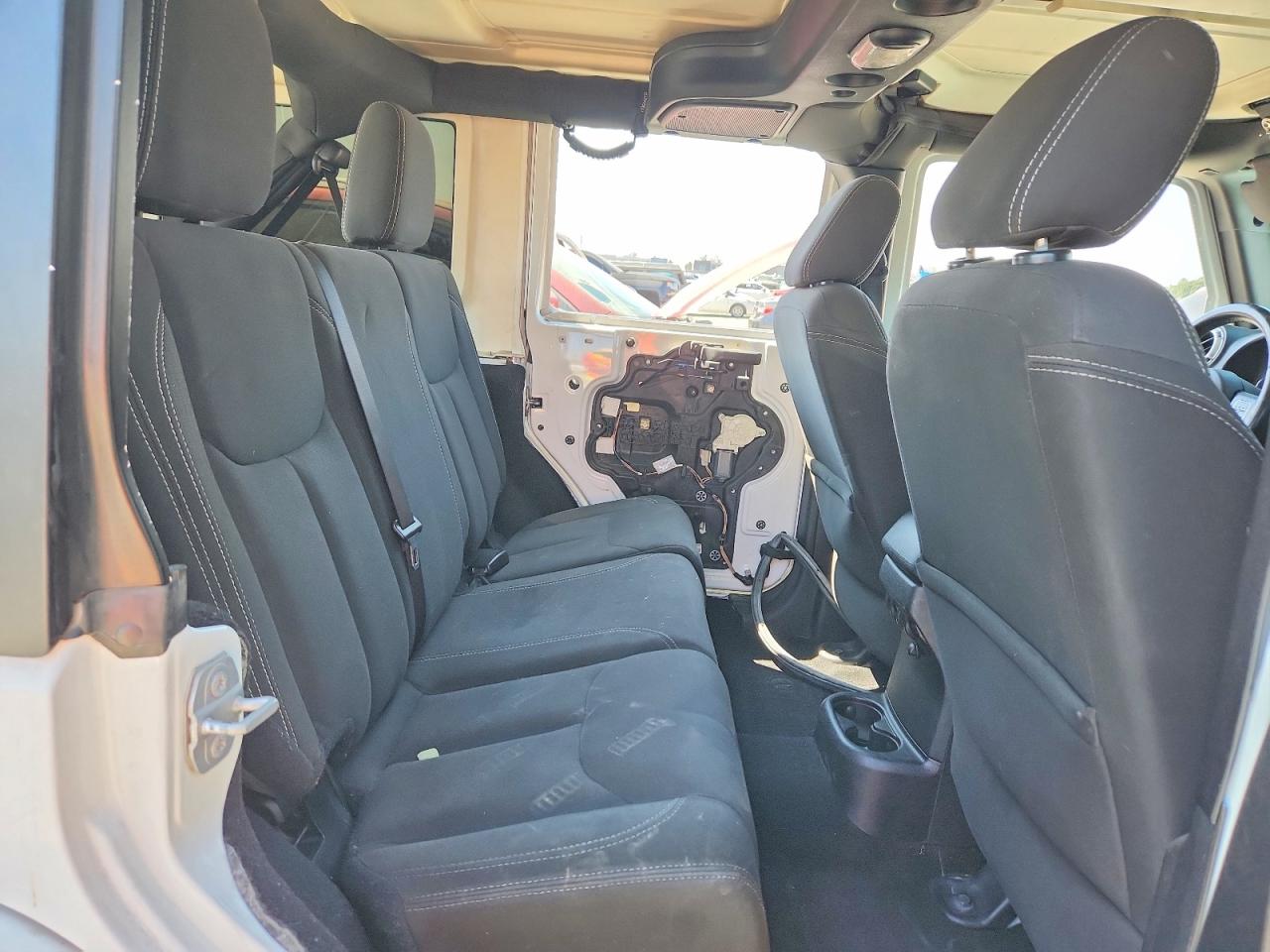 2016 JEEP WRANGLER UNLIMITED SAHARA 4X4
