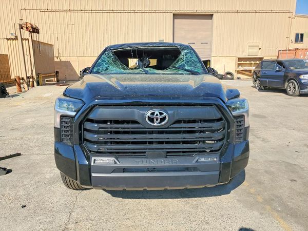 2025 TOYOTA TUNDRA SR5