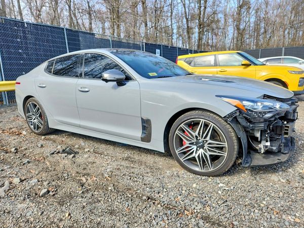 2023 KIA STINGER