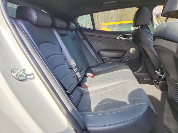 2023 KIA STINGER
