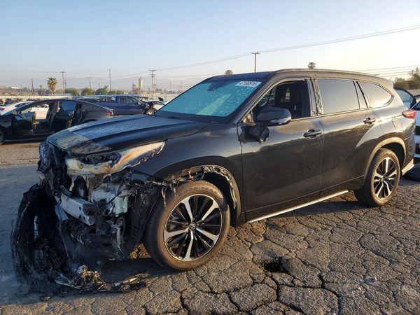 2022 TOYOTA HIGHLANDER XSE