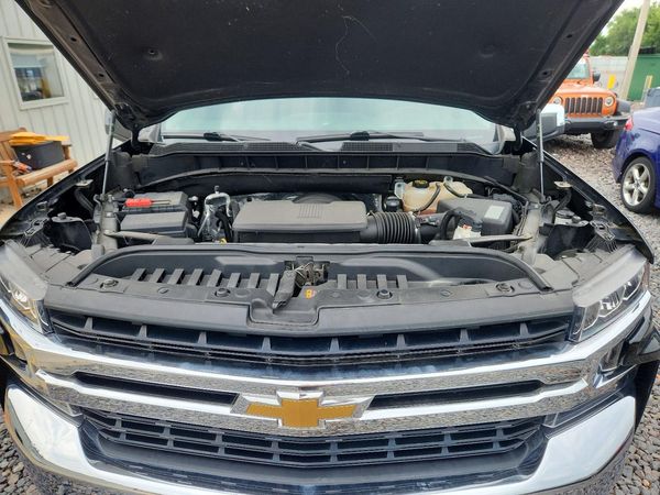 2021 CHEVROLET SILVERADO LT — Engine bay