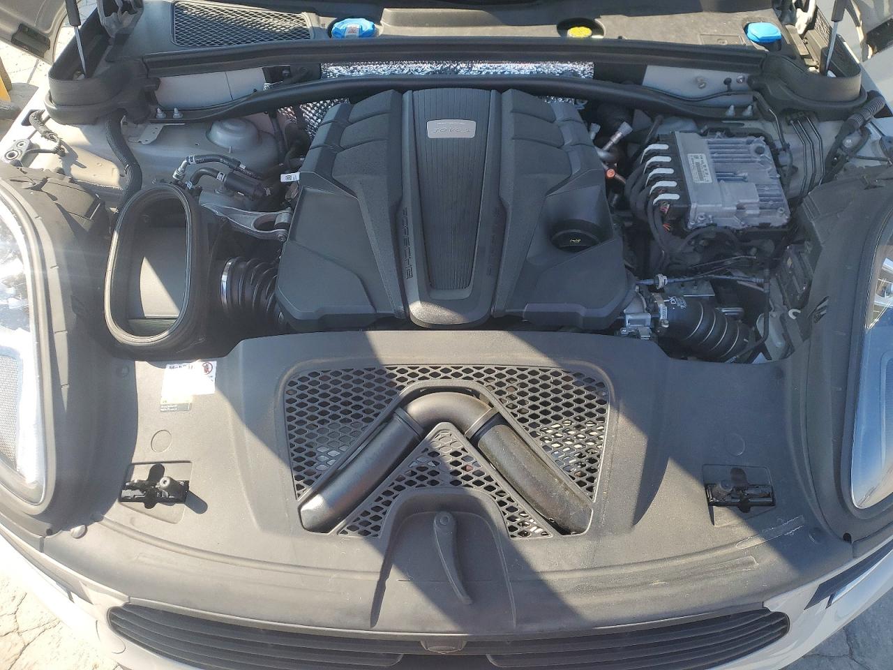 2021 PORSCHE MACAN