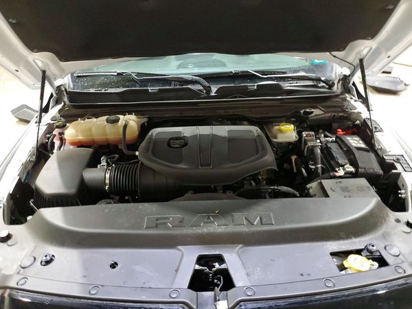 2025 RAM 1500 Big Horn/Lonestar — Engine bay
