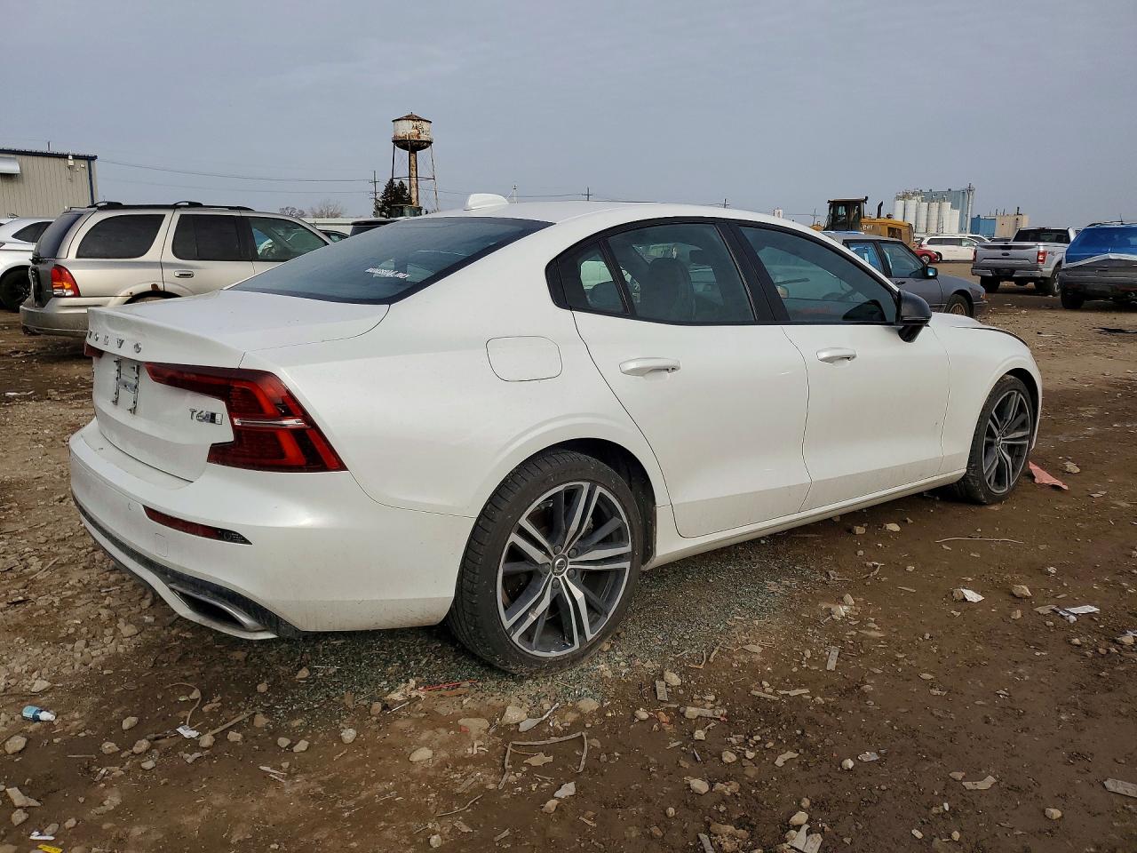 2019 VOLVO S60 R-Design