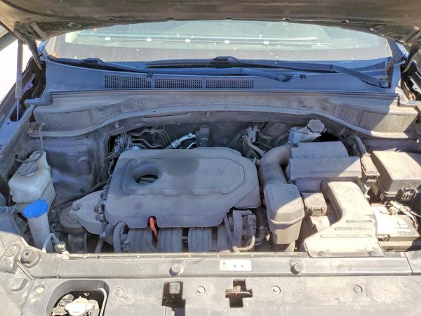 2017 HYUNDAI SANTA FE — Engine bay