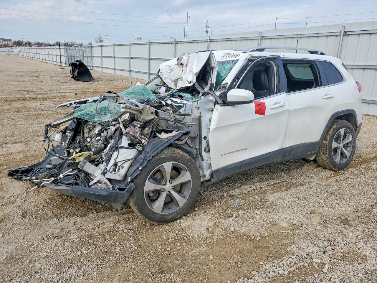 2019 JEEP CHEROKEE Limited — Front 3/4