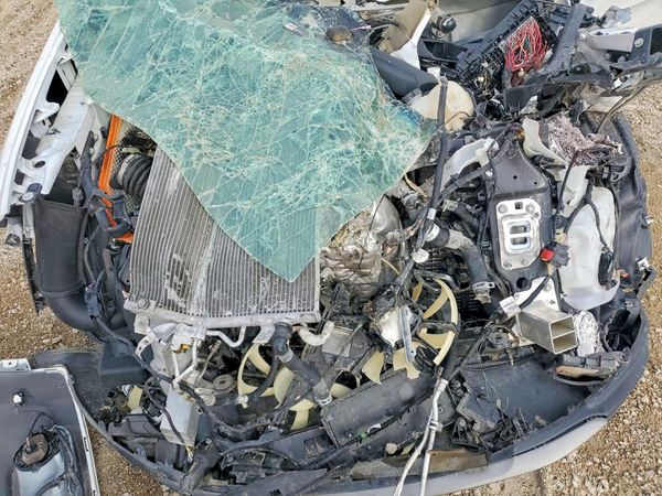 2019 JEEP CHEROKEE Limited — Engine bay