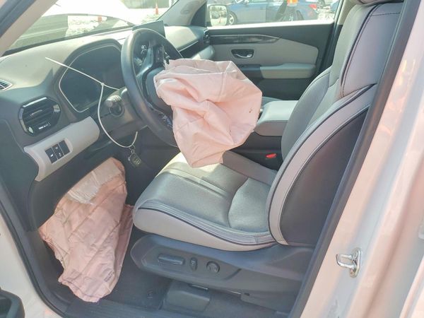 2024 HONDA PILOT ELITE — DENT