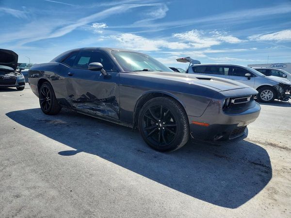2018 DODGE CHALLENGER SXT — Passenger 3/4
