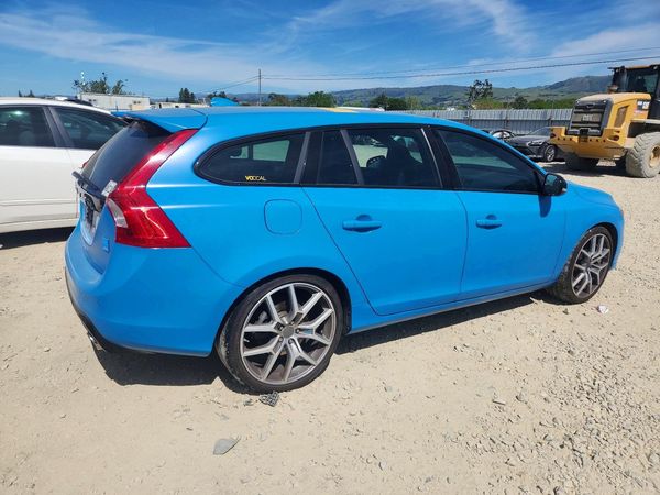 2015 VOLVO V60