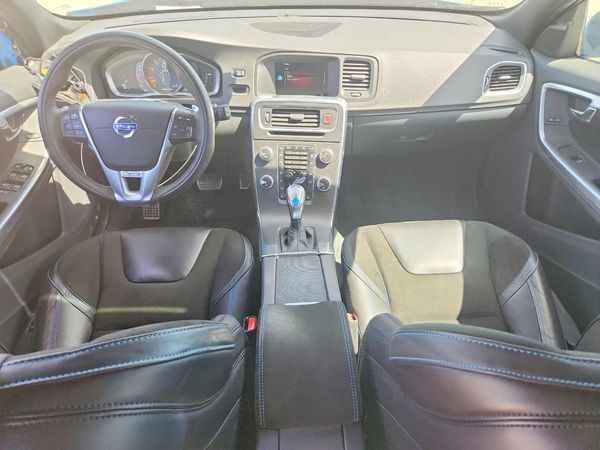 2015 VOLVO V60