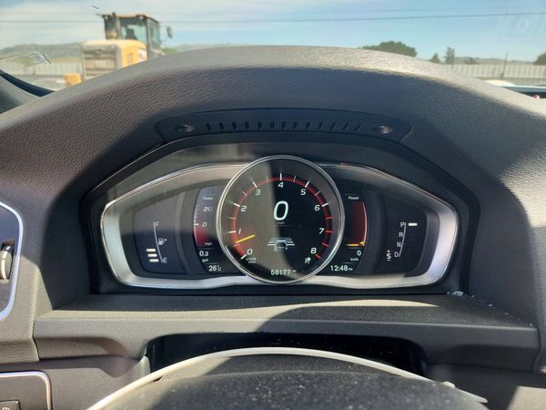 2015 VOLVO V60