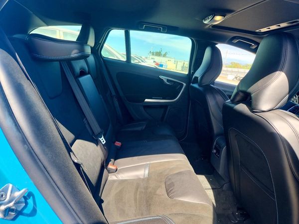 2015 VOLVO V60
