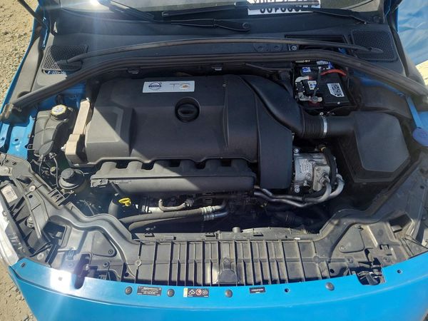 2015 VOLVO V60