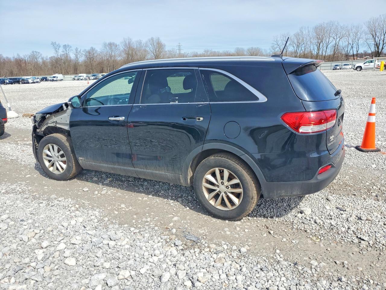2017 KIA SORENTO L, LX