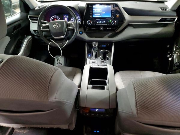 2022 TOYOTA HIGHLANDER LE