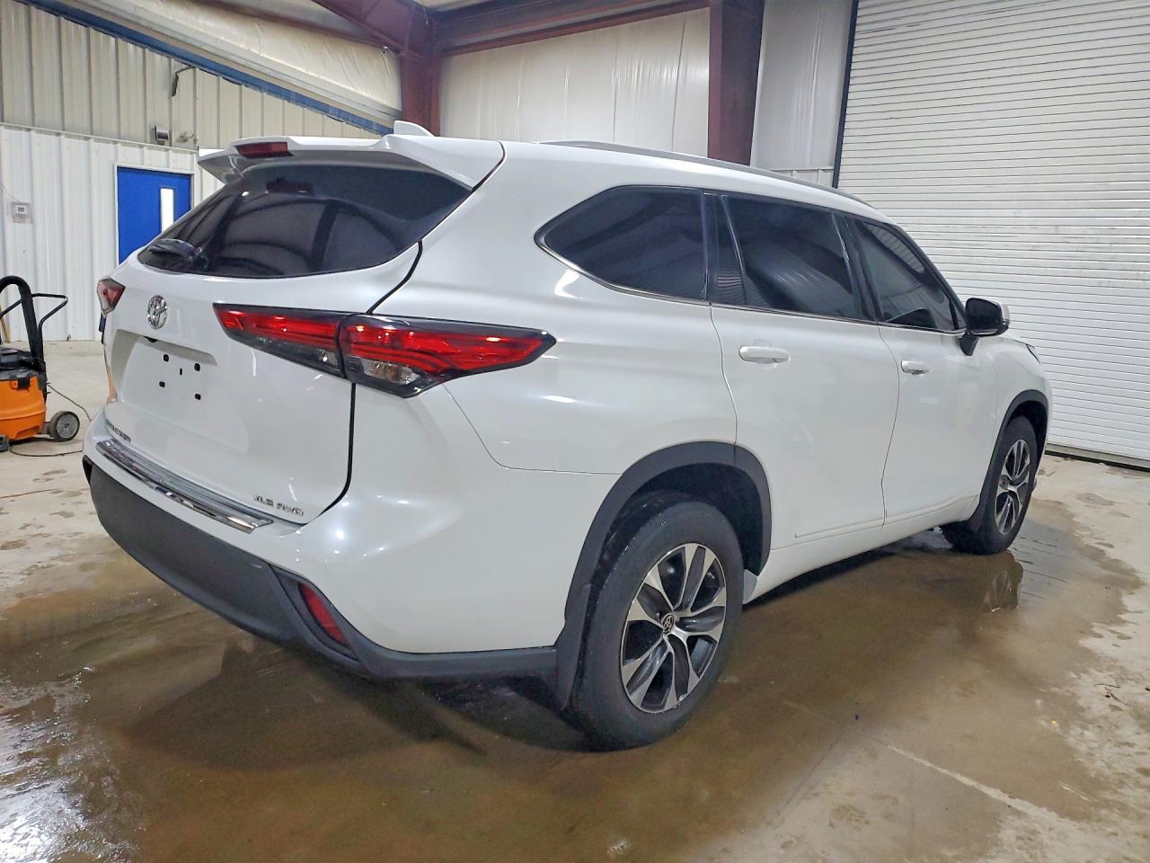 2022 TOYOTA HIGHLANDER XLE