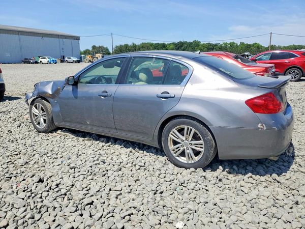 2015 INFINITI Q40