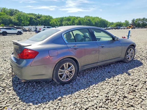 2015 INFINITI Q40