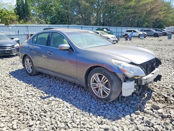 2015 INFINITI Q40