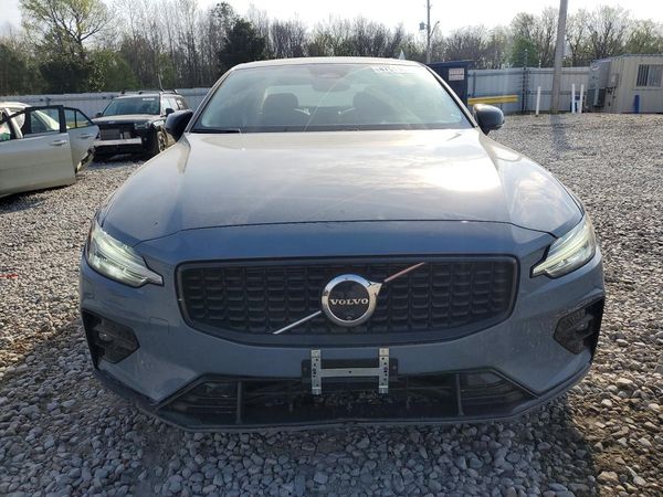 2024 VOLVO S60