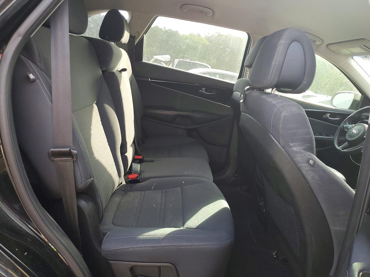 2016 KIA SORENTO L / LX