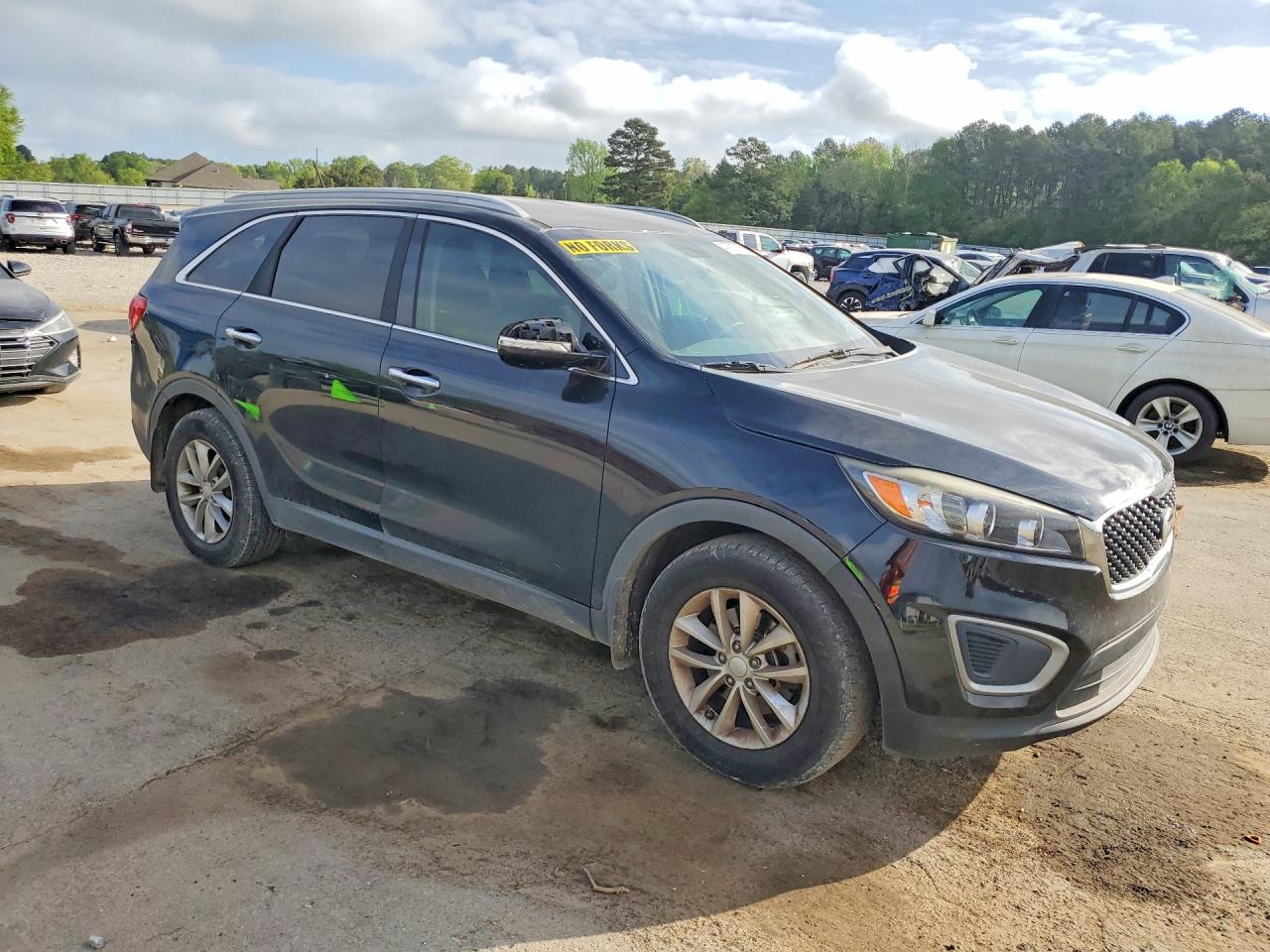 2016 KIA SORENTO L / LX