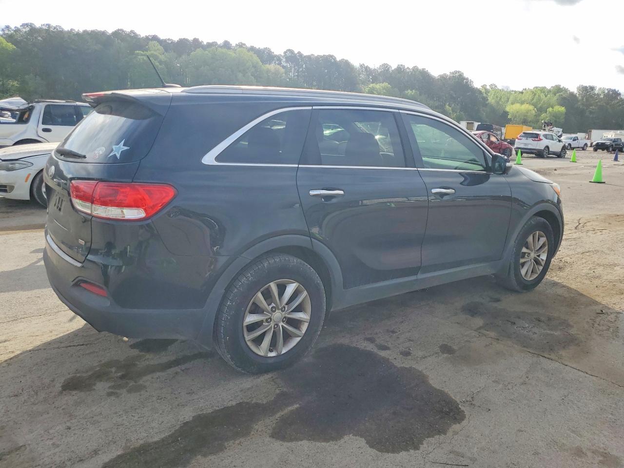 2016 KIA SORENTO L / LX
