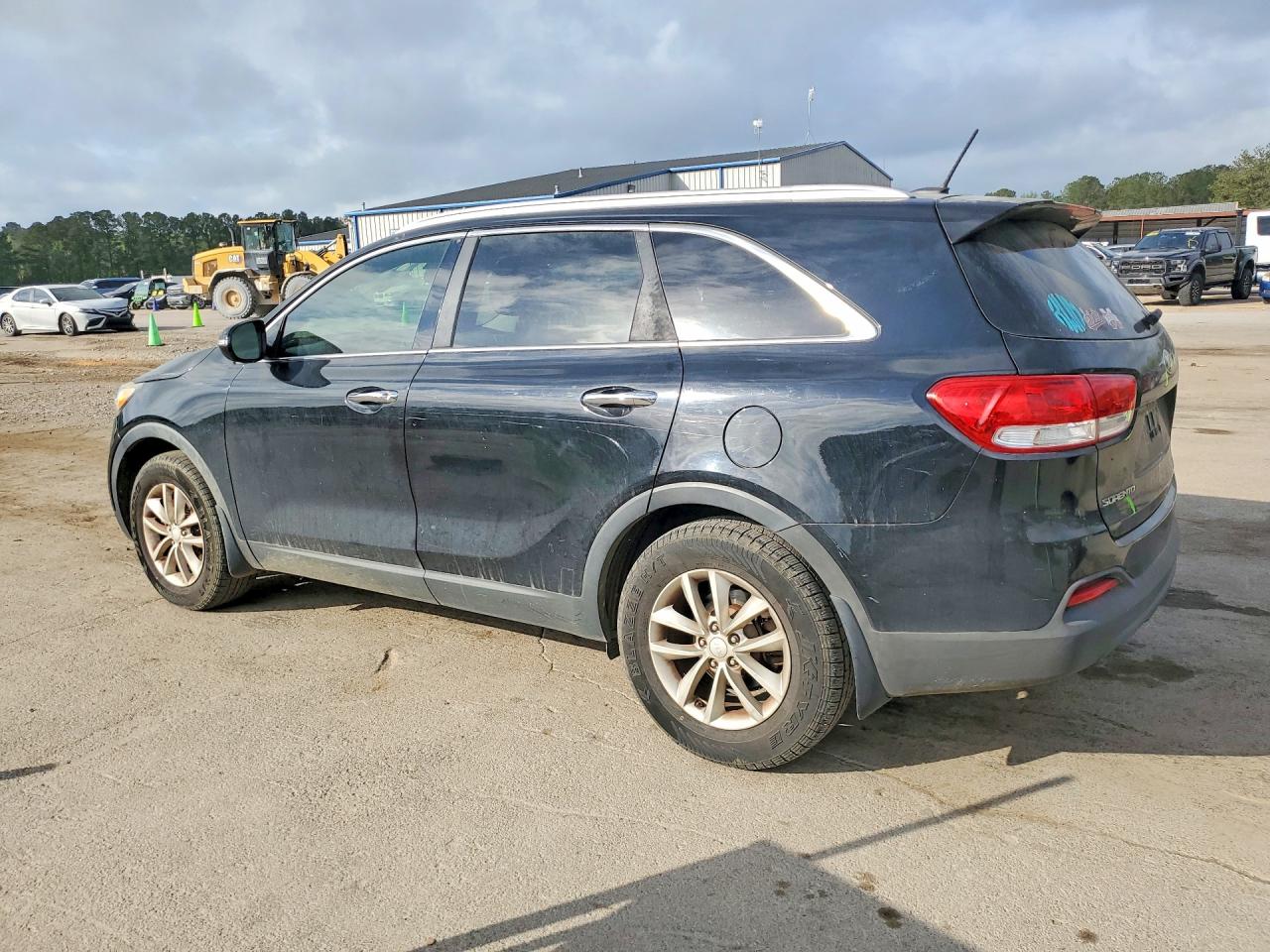 2016 KIA SORENTO L / LX