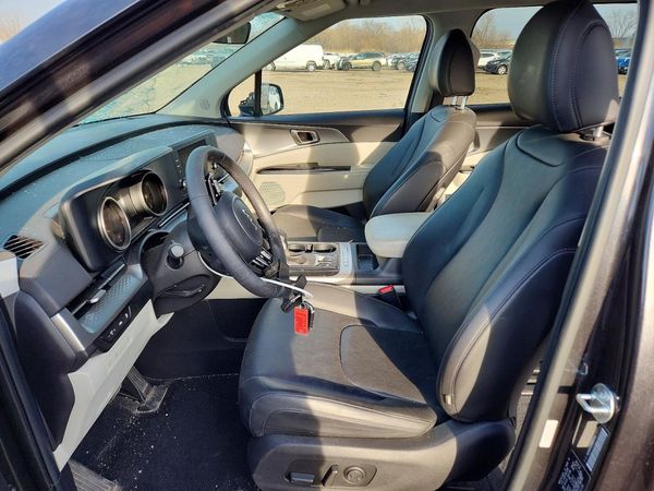 2024 KIA CARNIVAL LX, LX Seat Package