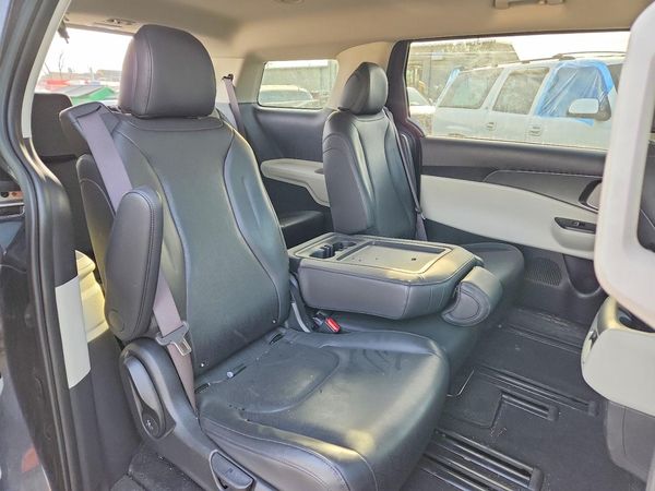2024 KIA CARNIVAL LX, LX Seat Package