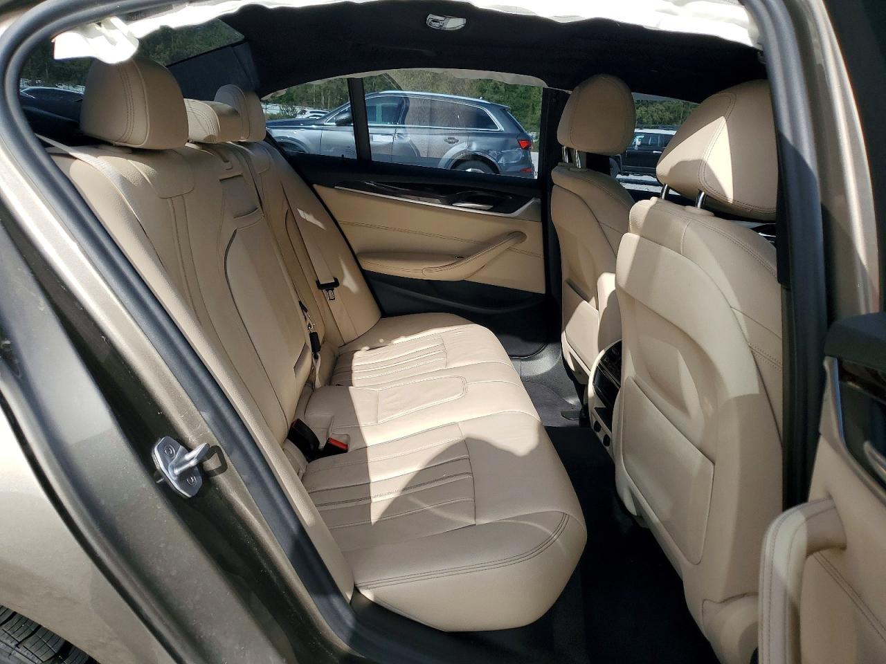 2019 BMW 530