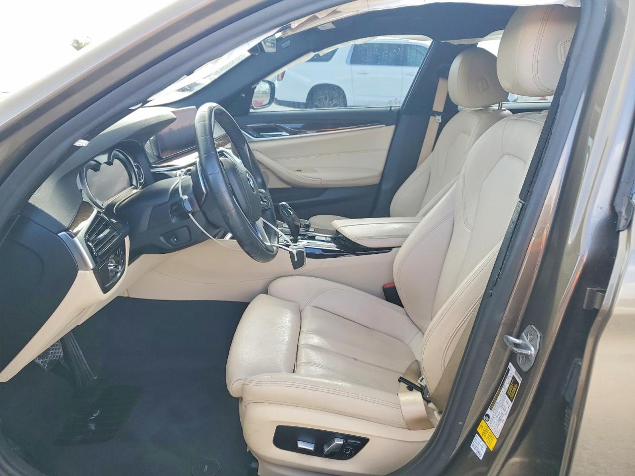 2019 BMW 530
