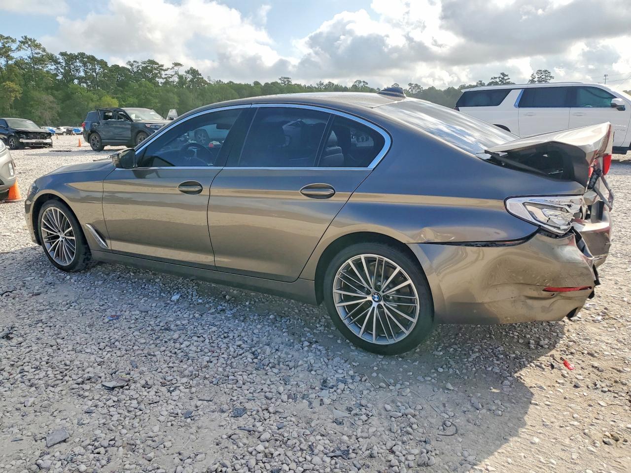 2019 BMW 530
