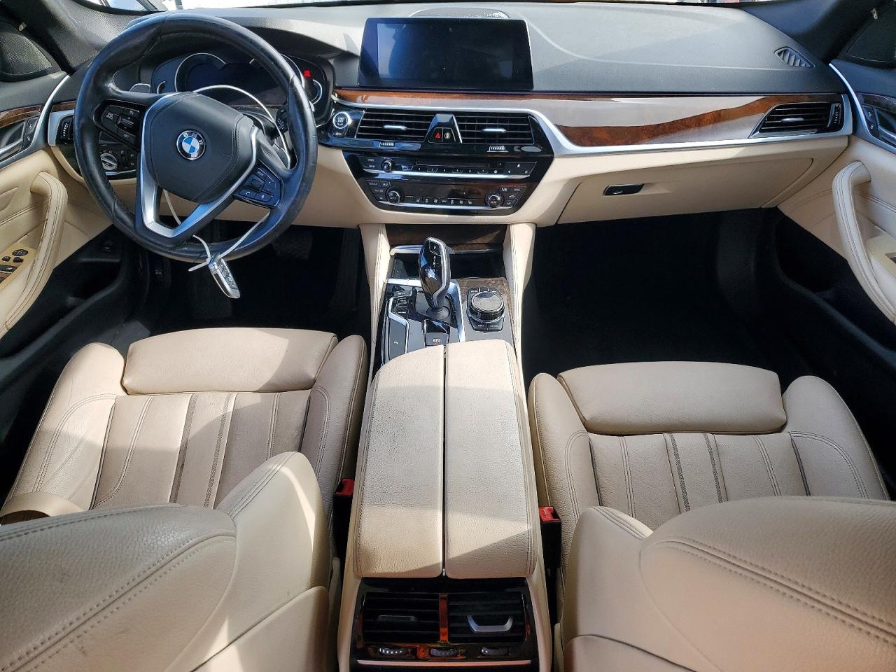 2019 BMW 530