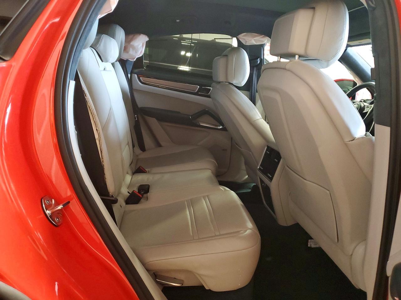 2020 PORSCHE CAYENNE