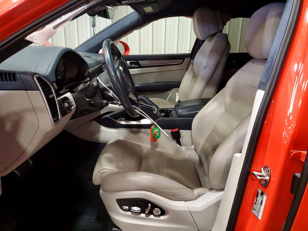 2020 PORSCHE CAYENNE