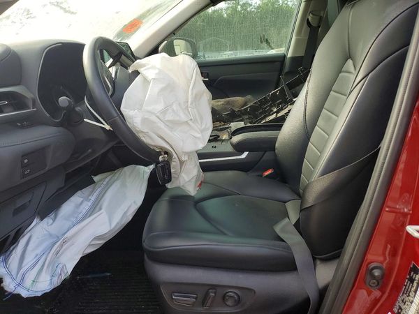 2021 TOYOTA HIGHLANDER XLE Nav