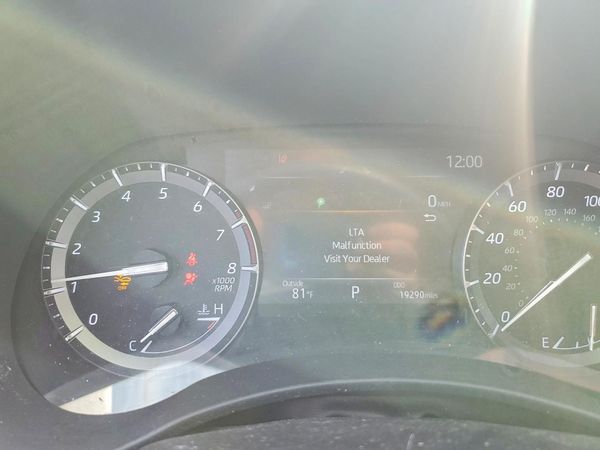 2021 TOYOTA HIGHLANDER XLE Nav