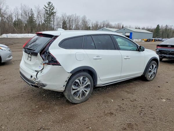 2018 VOLVO V60 CROSS COUNTRY Premier