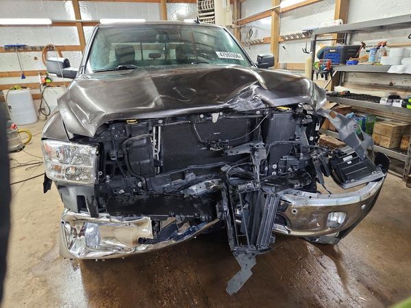 2018 RAM 1500 SLT CREW CAB 4X4