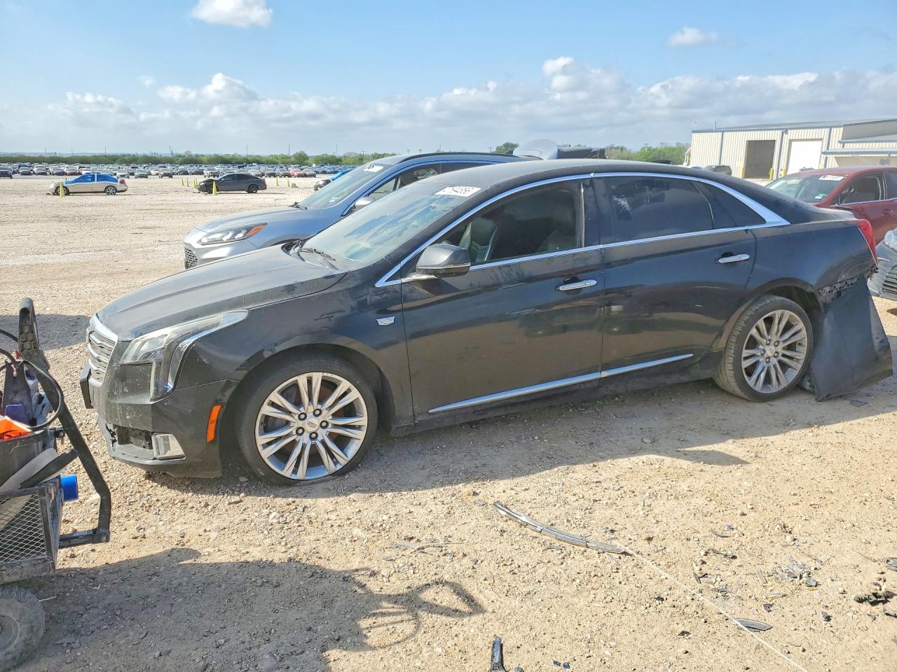2019 CADILLAC XTS Luxury — Front 3/4