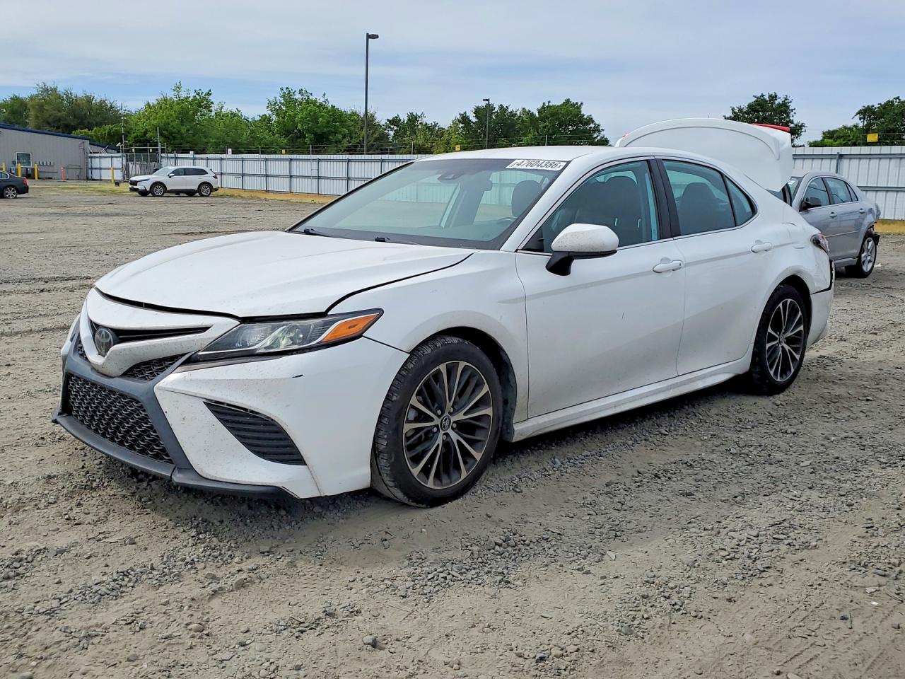 2020 TOYOTA CAMRY SE — Front 3/4