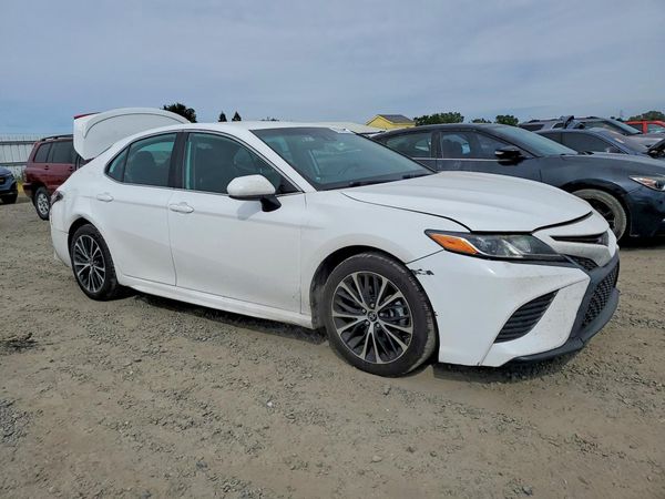 2020 TOYOTA CAMRY SE — Passenger 3/4